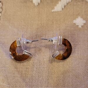 Chaps Tortoise Shell & Silver Toned Small Hoop Earrings